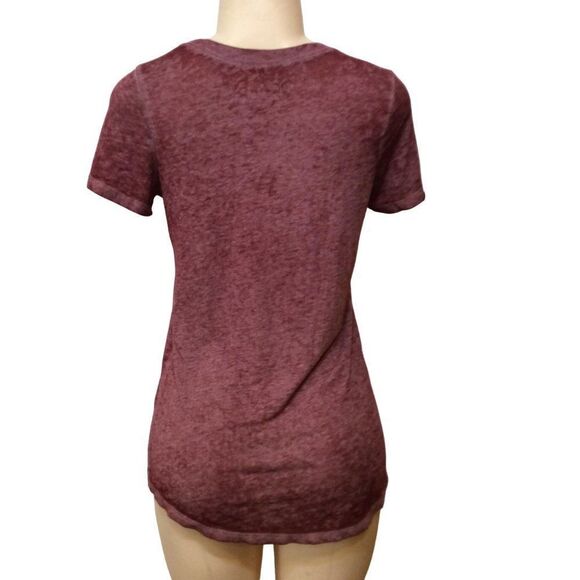 DISNEY Women Short Sleeve Hakuna Matata Tee Size S Maroon - Picture 2 of 3